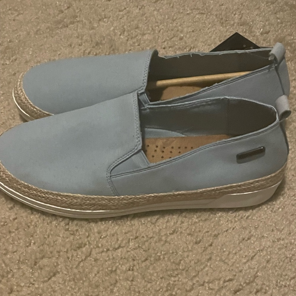 BearPaw slides water resistant